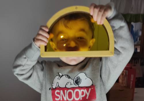 Luz, sombra e blocos coloridos