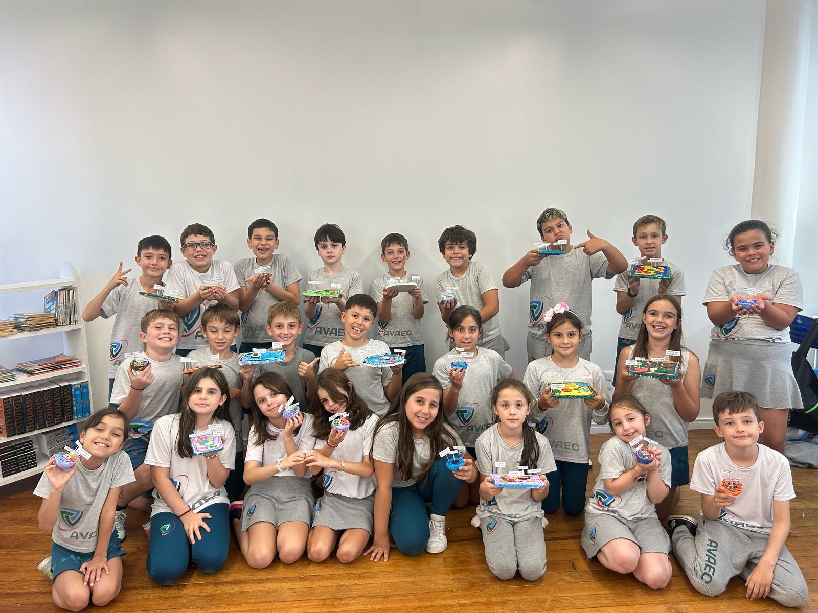 Turma do Alfa 4 explorando o mundo microscópico