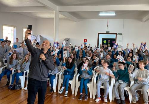AUTOR PRESENTE: César Obeid