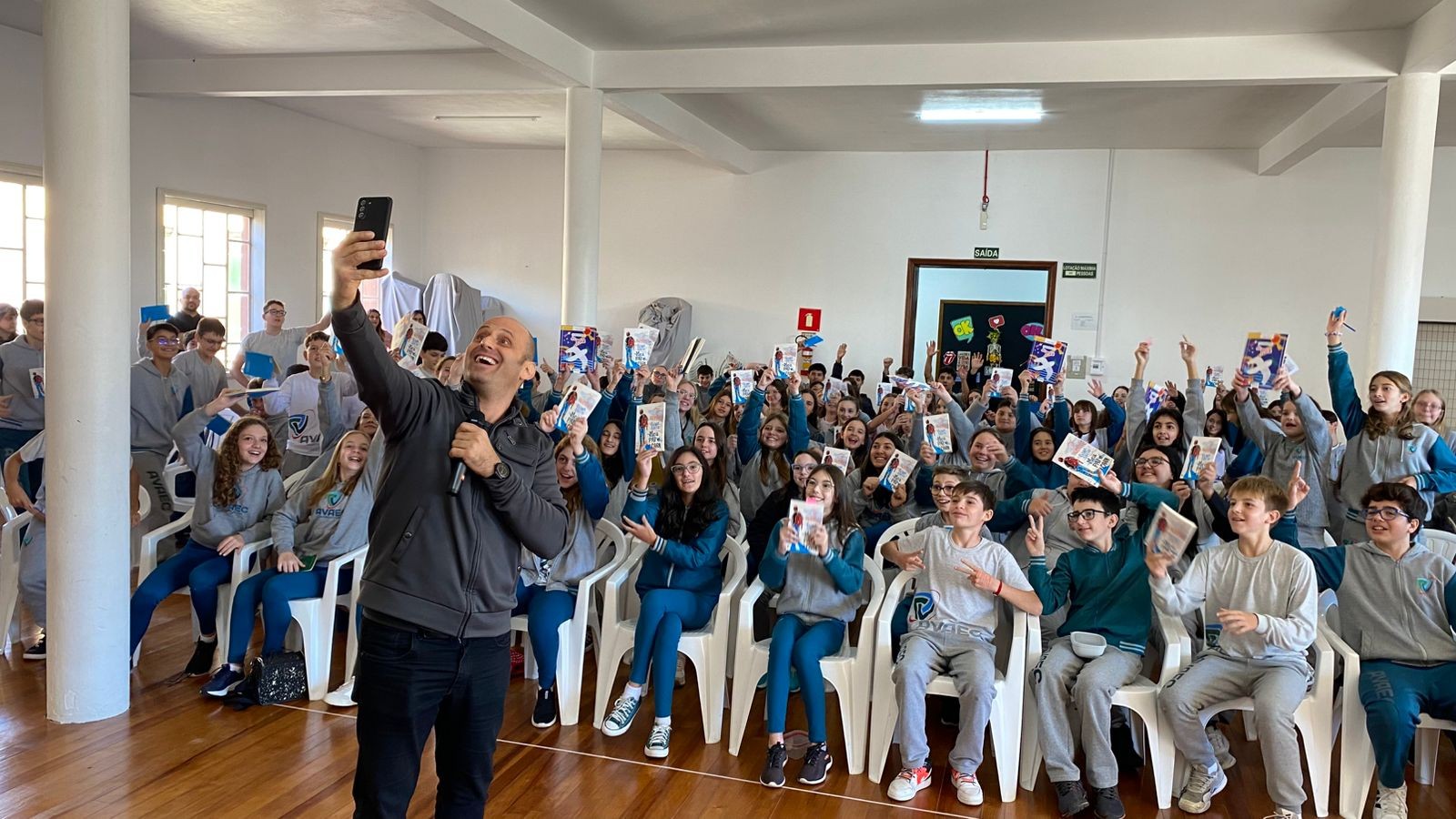AUTOR PRESENTE: César Obeid