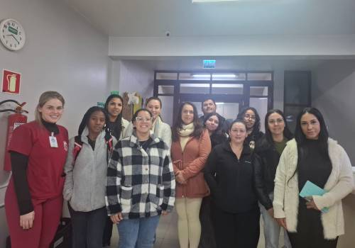 Curso Técnico em Enfermagem realiza visita técnica à farmácia interna do HCSPL