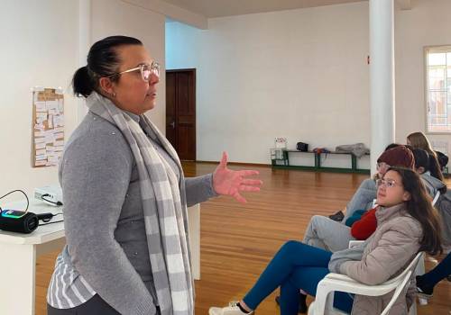 Conversa com a assistente social Karina Weiss