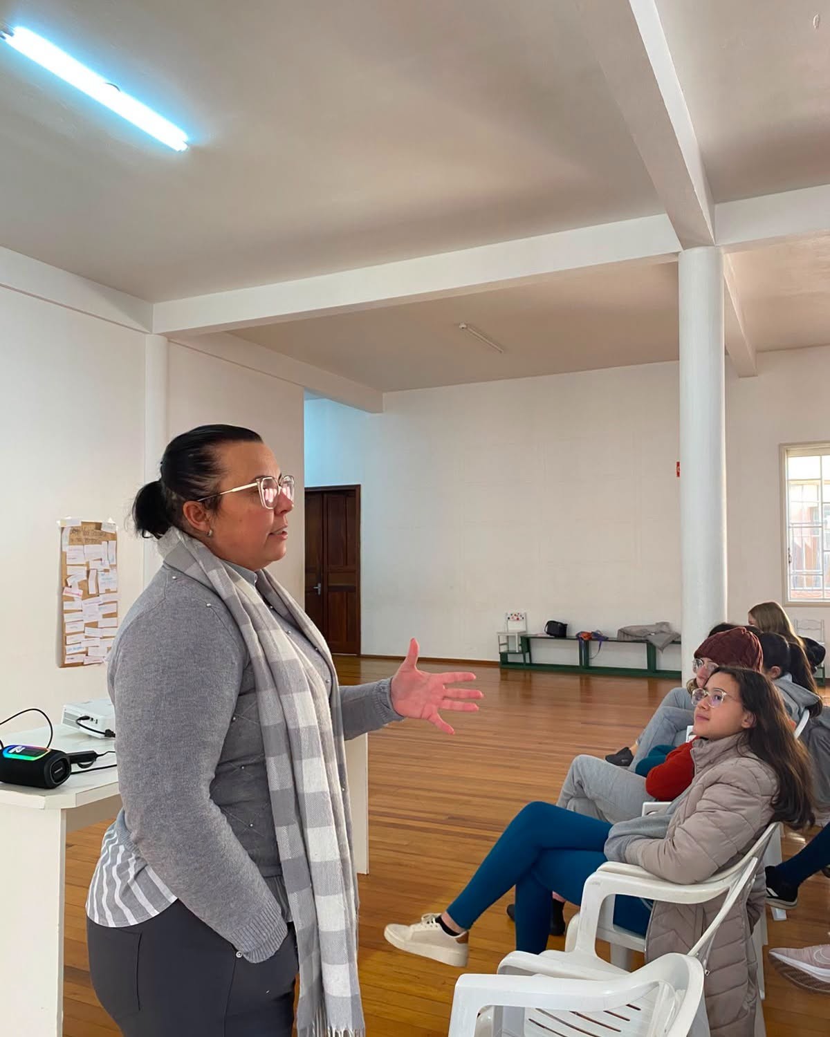 Conversa com a assistente social Karina Weiss