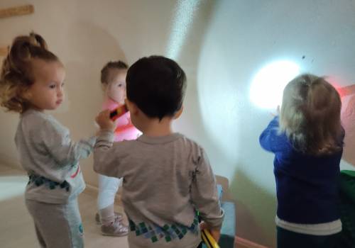 Quem não gosta de brincar de lanterna?