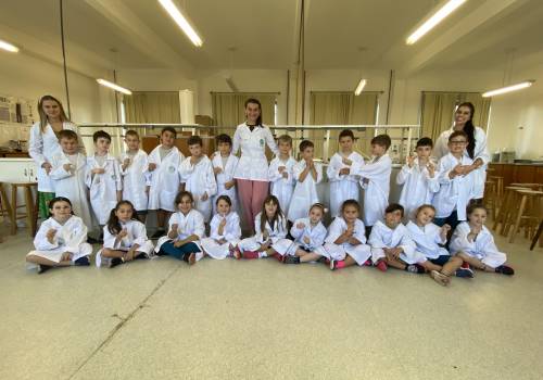 Alfa 2 realiza visita ao laboratório