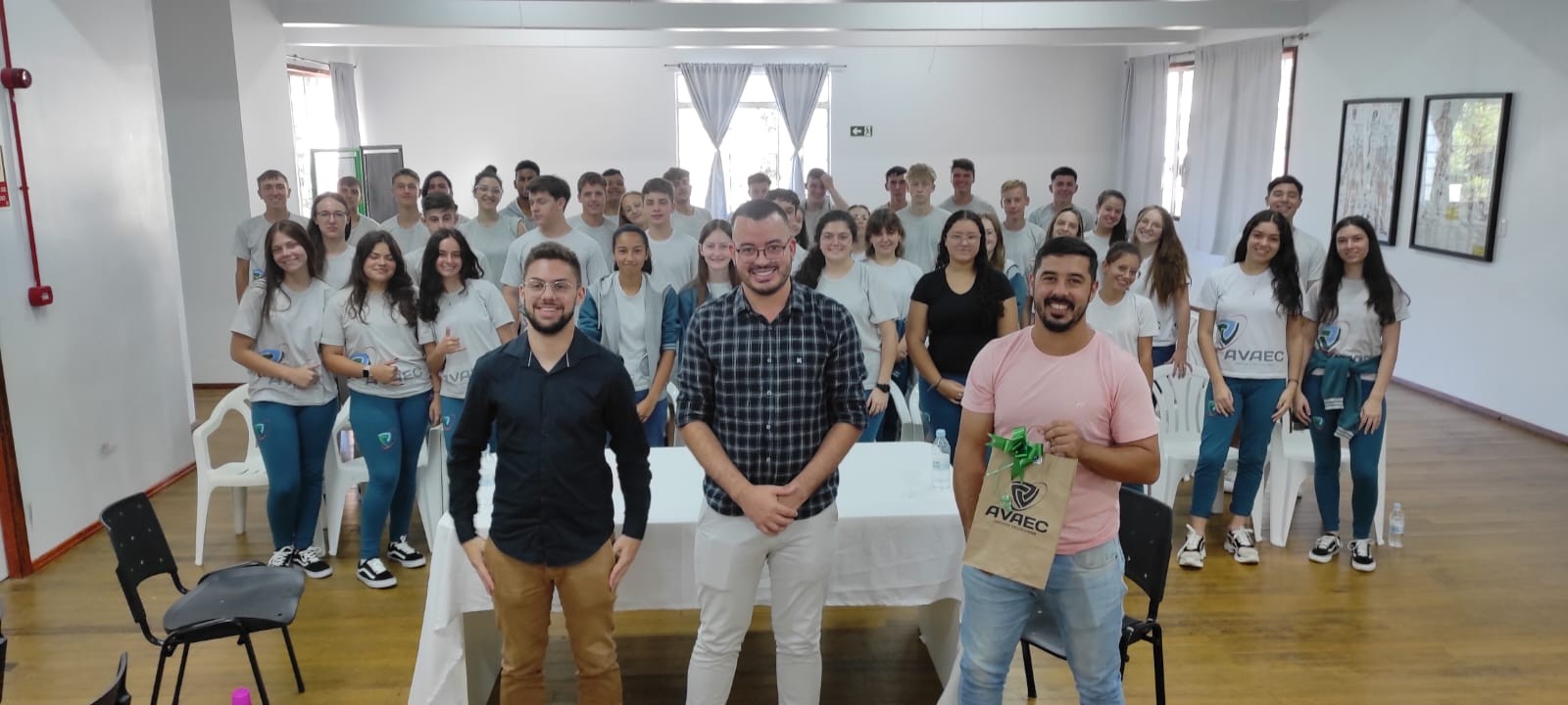 "Empreendedores de Sucesso" é o tema de mesa redonda com alunos do Segundos Anos do Ensino Médio